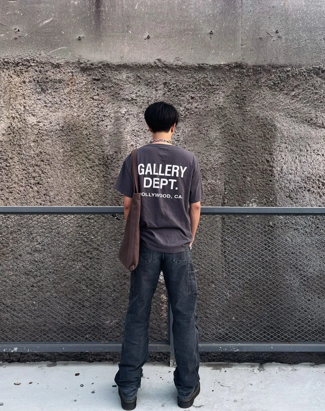 GALLERY DEPT. SOUVENIR TEE Black English LOGO short sleeves Hollywood limited edition Washed black S-XL Classic basic style washed and aged Cylindrical seamless linen and cotton fabric Loose fit